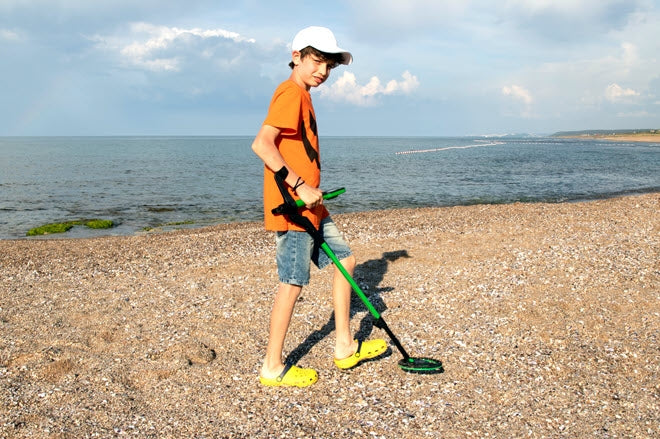Kid on beach with Nokta Makro MIDI Hoard Waterproof Kids Metal Detector